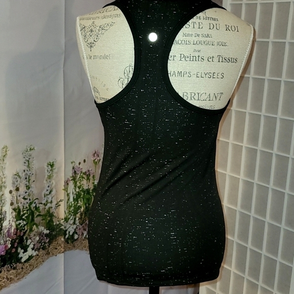 Lululemon reversible tank - Picture 4 of 6